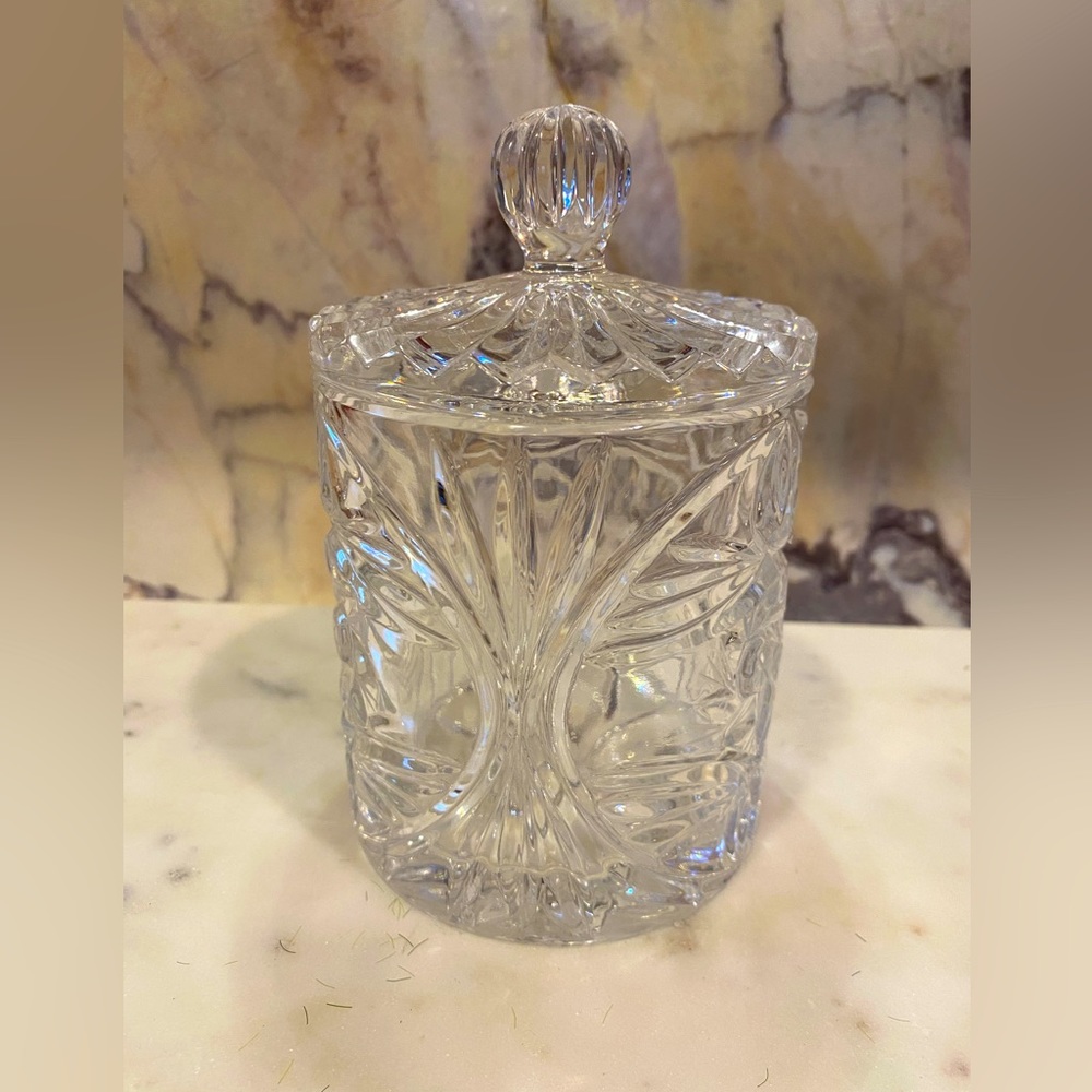Bombay & Company Biscuit Jar. Heavy cut crystal can be used as vase / candy jar